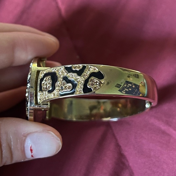 Used Hello Kitty Watch!!! leopard print - Picture 7 of 7